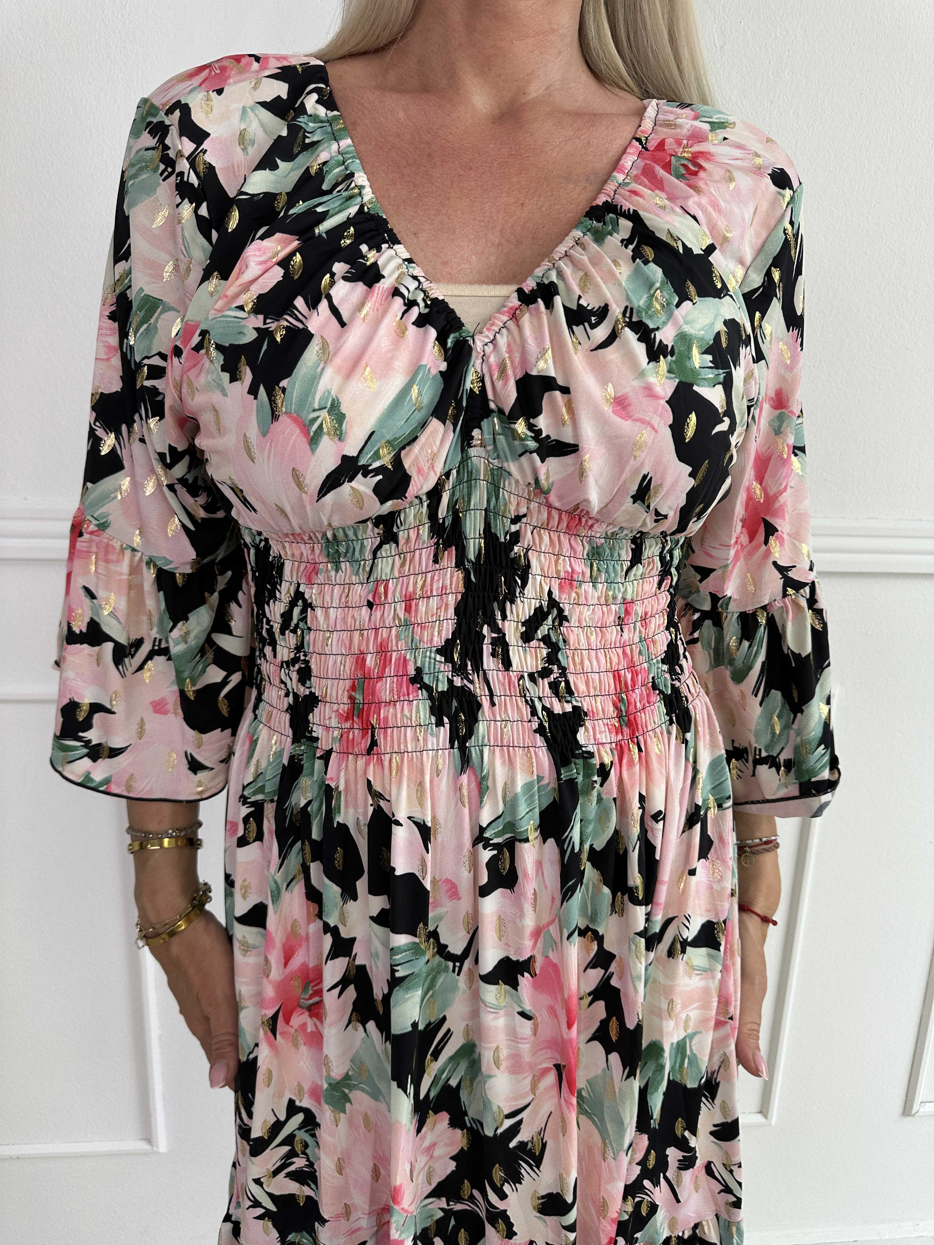 Flora Flower - Elastisk blomstret kjole med smock og flæse på ærmet